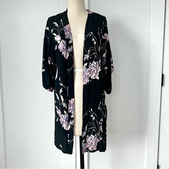 judy knapp Tops - Vintage Judy Knapp California 80s floral open front‎ kimono Size small black